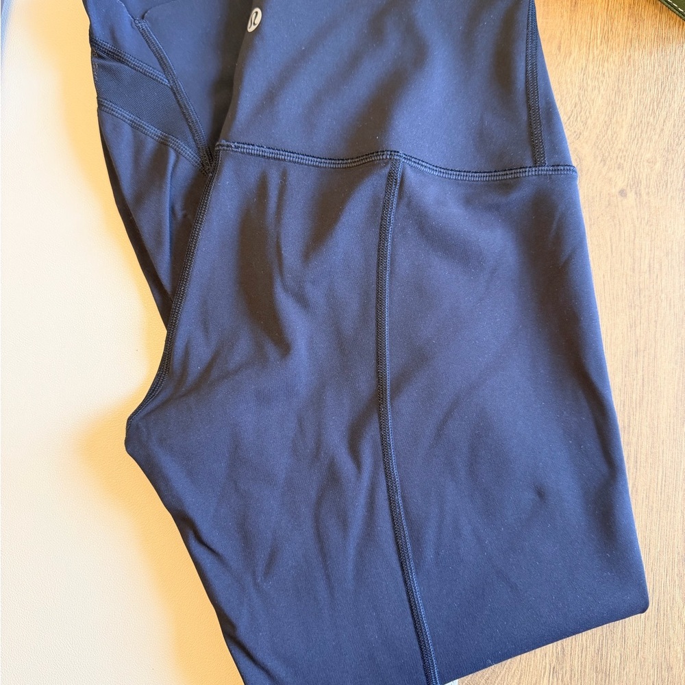 lululemon athletica Black Performance Leggings scalloped mid calf - size 6